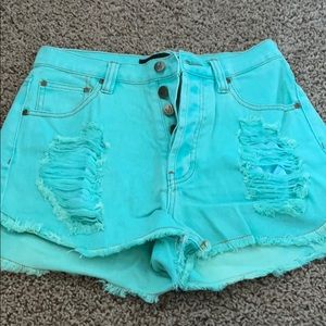 High waisted distressed short